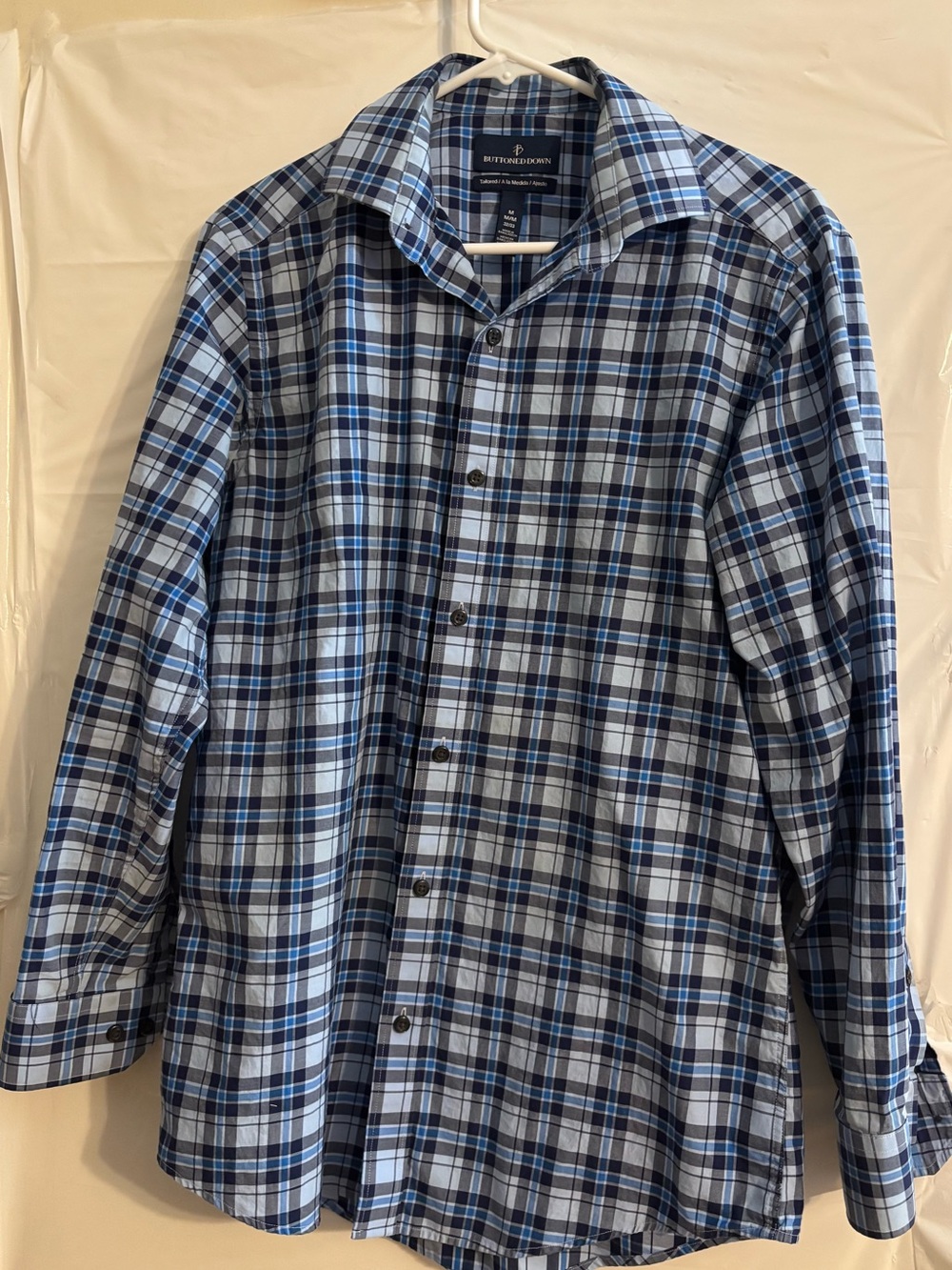 Buttoned down men’s shirt 
Size M